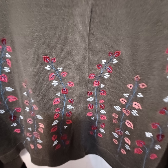 Vision apparel size petite large embroidered floral cardigan sweater - Picture 3 of 10